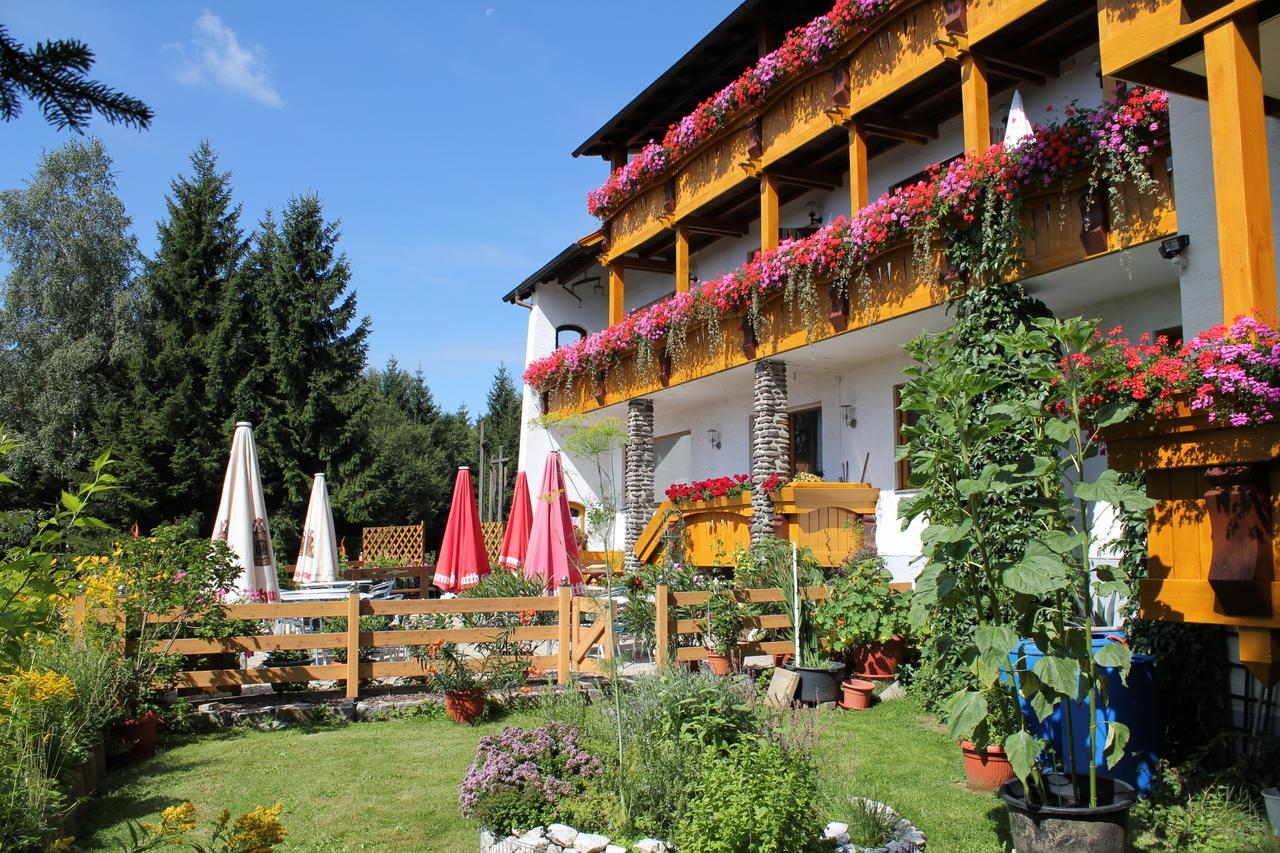 Kolmsteiner Hof Hotel Нойкирхен байм Хайлиген Блут Екстериор снимка